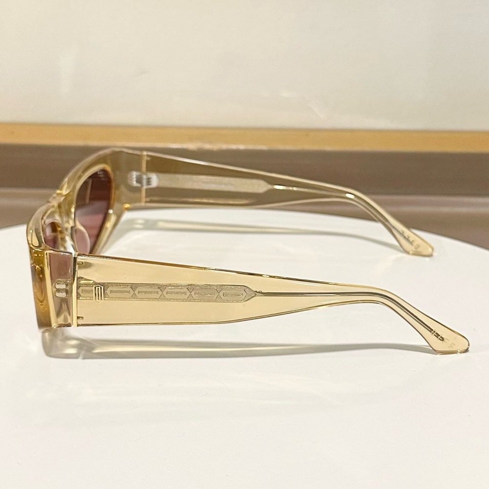 🌸DIFF EYEWEAR 🌸 The Mandalorian Armorer Golden Crystal Polarized Sunglasses - Picture 9 of 14